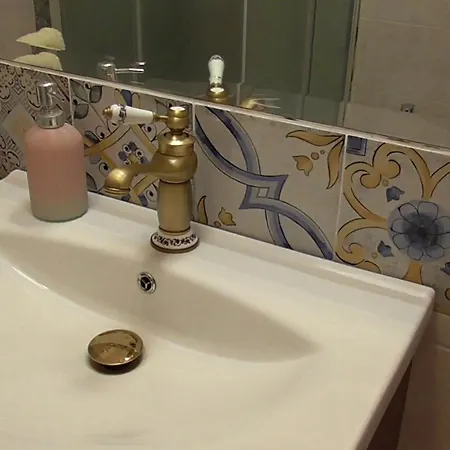 Italian Romance - A Fine In Apartmán Řím